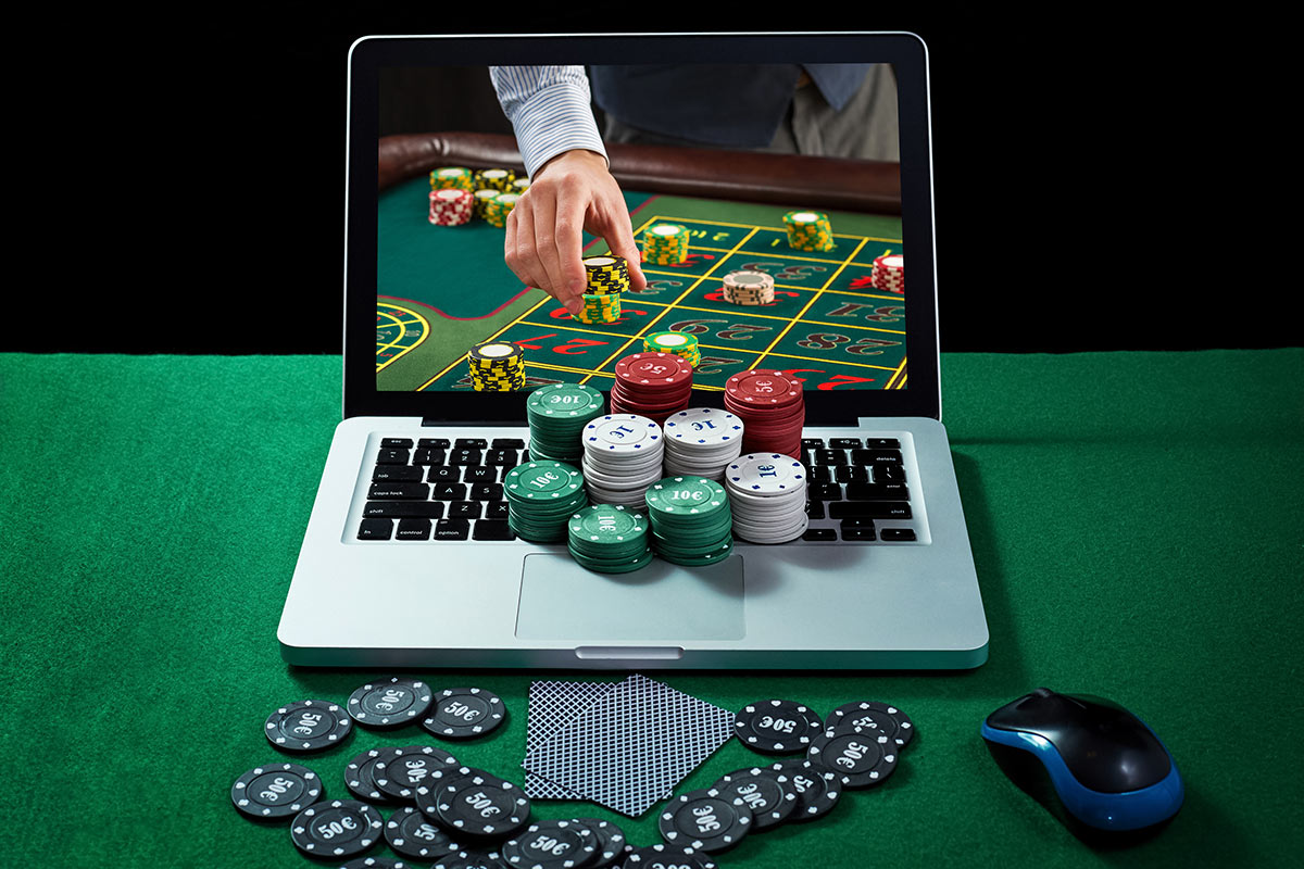 Poker u online kazinima – dinamična igra veštine i sreće